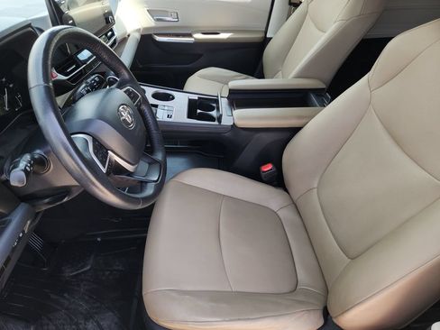 Used 2023 Toyota Sienna XLE w/ XLE Plus Package AWD/4WD image 15