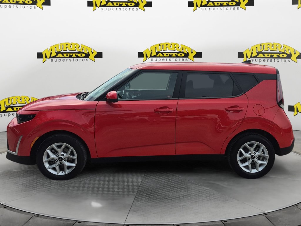 Used 2025 Kia Soul LX w/ LX Technology Package FWD image 2