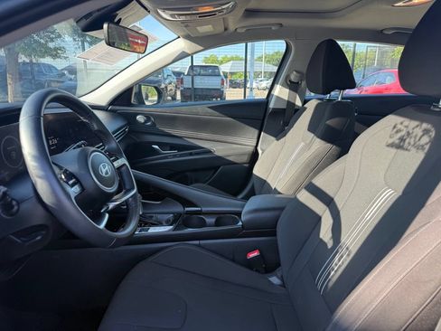 Used 2024 Hyundai Elantra SEL w/ Convenience Package FWD image 9