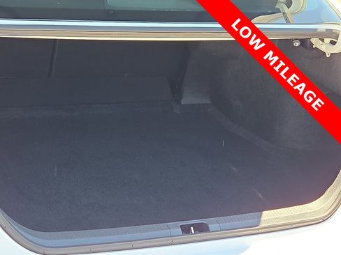 Used 2025 Toyota Camry SE FWD image 9