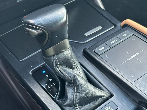 Used 2021 Lexus ES 300h 300h image 18