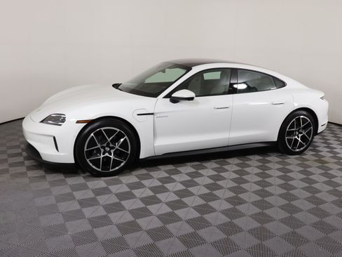 Used 2025 Porsche Taycan image 3