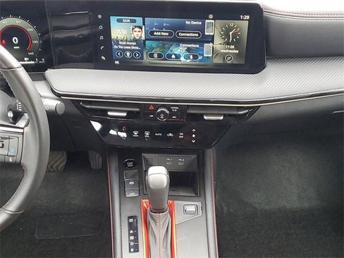 Certified 2025 Nissan Kicks SR image 24