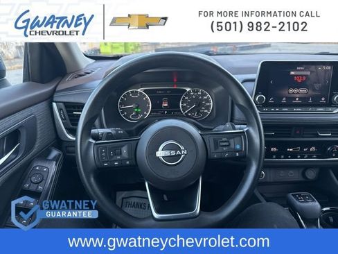 Used 2023 Nissan Rogue SV image 16