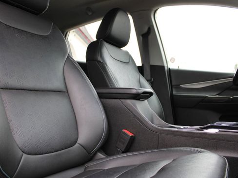 Used 2023 Chevrolet Bolt LT image 14