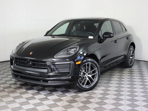 Certified 2025 Porsche Macan image 1