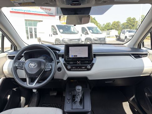 Used 2026 Toyota Corolla Cross LE FWD image 10