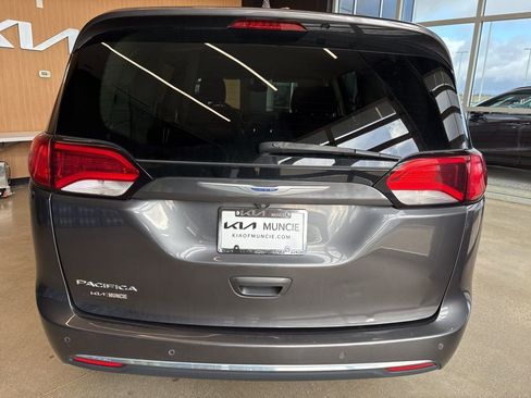 Used 2018 Chrysler Pacifica Touring Plus image 12
