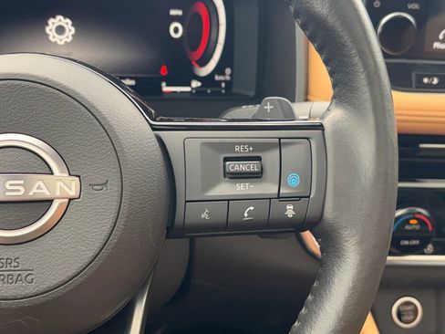 Used 2022 Nissan Rogue Platinum w/ Head-Up Display Package image 13