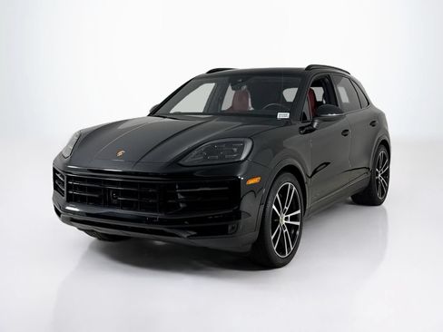 Used 2024 Porsche Cayenne AWD/4WD image 1