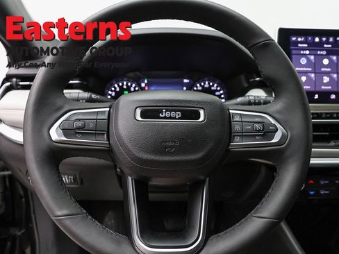 Used 2025 Jeep Compass Limited AWD/4WD image 10