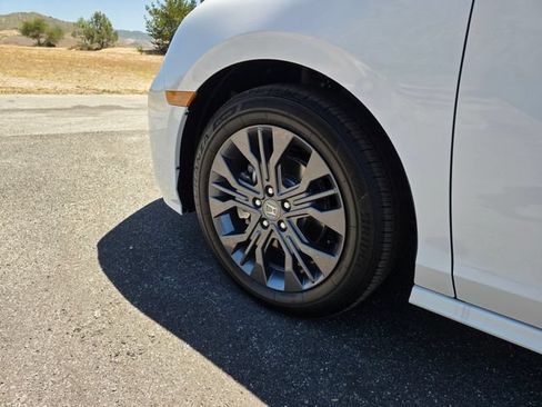 New 2026 Honda Odyssey Touring image 10