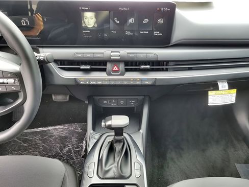 New 2025 Kia K4 FWD image 19