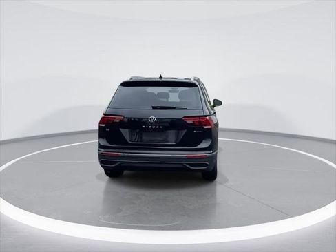 Used 2022 Volkswagen Tiguan SE w/ Panoramic Sunroof Package AWD/4WD image 7