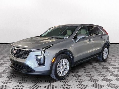 Certified 2024 Cadillac XT4 Luxury FWD image 3