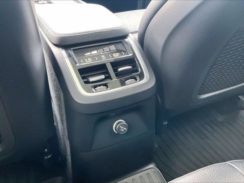 Used 2016 Volvo XC90 T8 Momentum w/ Vision Package AWD/4WD image 33