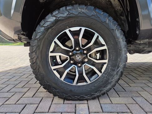 Used 2023 Toyota Tacoma TRD Sport w/ Advanced Technology Package AWD/4WD image 19