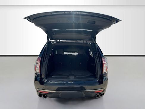 Used 2022 Chevrolet Suburban RST w/ Sport Performance Package image 28