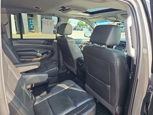 Used 2017 Chevrolet Suburban Premier AWD/4WD image 33