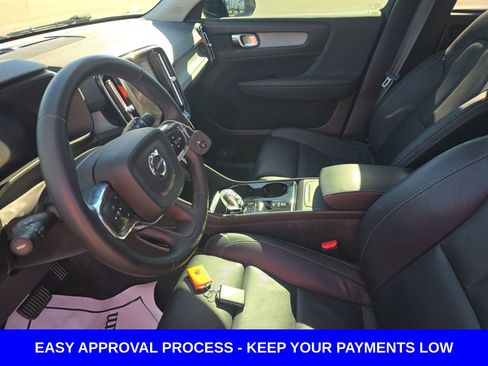Used 2024 Volvo XC40 B5 Plus image 10