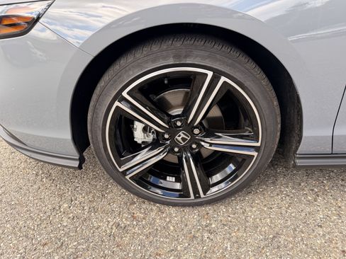 Used 2025 Honda Accord Sport image 9