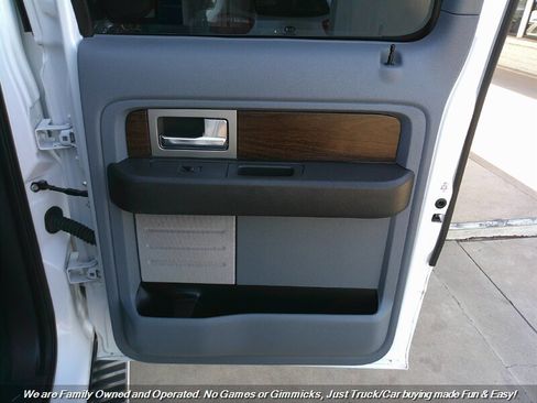 Used 2014 Ford F150 Lariat w/ Lariat Chrome Package image 32