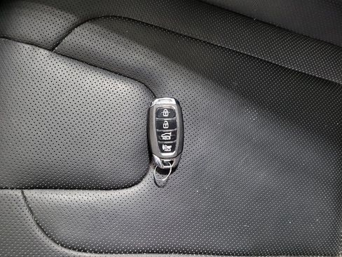 Used 2021 Hyundai Elantra Limited FWD image 32