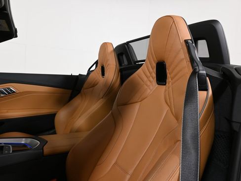 Used 2025 BMW Z4 M40i w/ Premium Package image 4