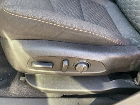 Used 2020 Chevrolet Equinox LT image 16