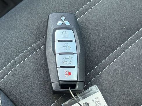 Used 2023 Mitsubishi Outlander SE FWD image 32