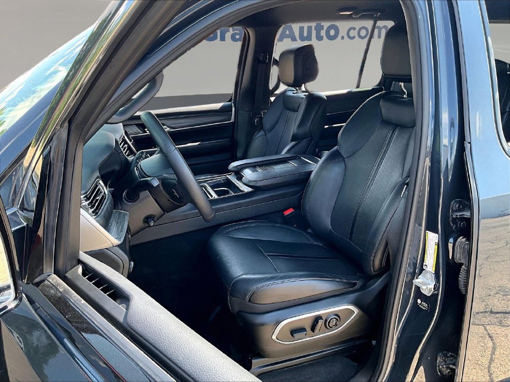 Used 2024 Jeep Wagoneer Series II w/ Flexible Seating Group AWD/4WD image 24
