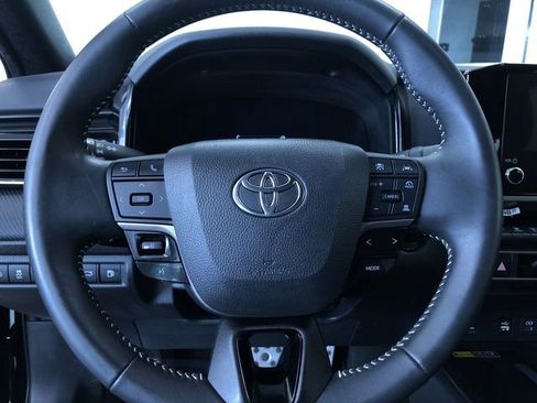 Used 2025 Toyota Camry SE FWD image 23