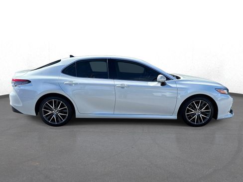 Used 2022 Toyota Camry XLE FWD image 2