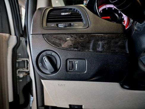Used 2019 Dodge Grand Caravan SE FWD image 36