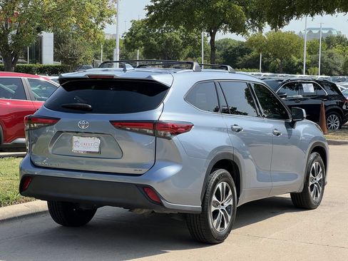 Used 2021 Toyota Highlander XLE FWD image 4