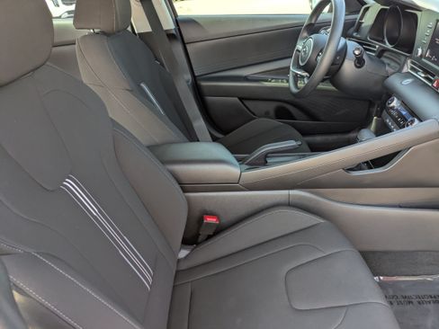 Used 2023 Hyundai Elantra SEL w/ Cargo Package FWD image 11