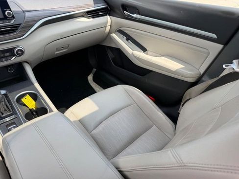 Used 2019 Nissan Altima 2.5 Platinum AWD/4WD image 16