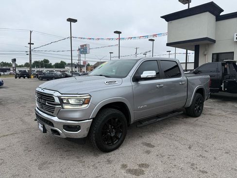 Used 2019 RAM 1500 Laramie AWD/4WD image 2