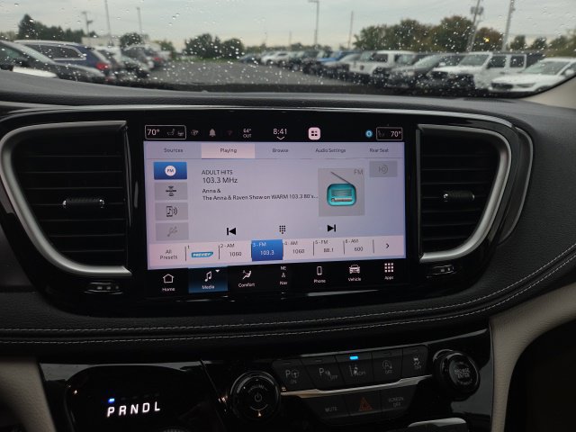 Used 2022 Chrysler Pacifica Touring-L w/ Uconnect Theater Family Group AWD/4WD image 7