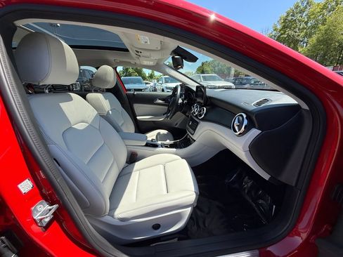 Used 2020 Mercedes-Benz GLA 250 4MATIC w/ Premium Package image 28