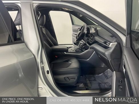 Used 2022 Toyota Highlander XSE FWD image 15