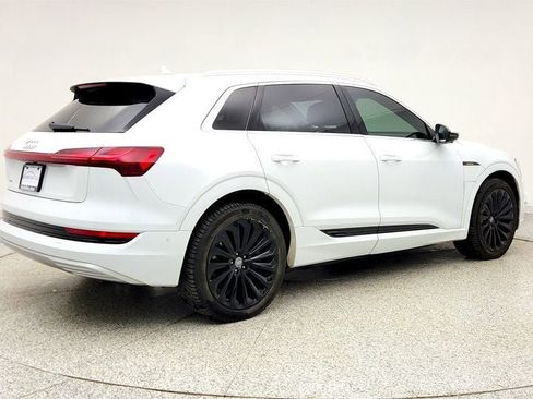 Used 2019 Audi e-tron Prestige w/ Prestige Package image 5