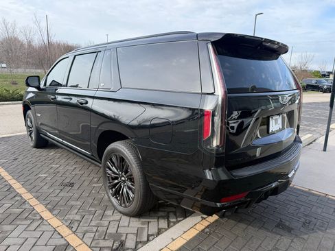 Used 2023 Cadillac Escalade ESV V w/ LPO, ONYX Package image 7