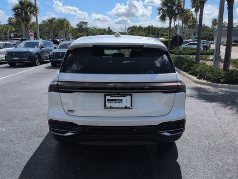 Certified 2025 Lincoln Nautilus Premier AWD/4WD image 5