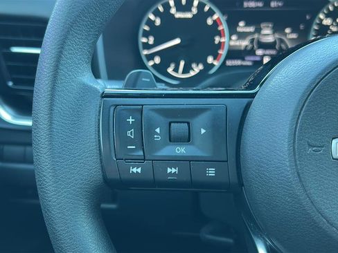 Used 2023 Nissan Rogue SV image 23
