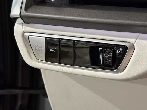 New 2026 Cadillac Vistiq Luxury image 17