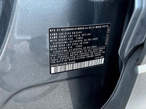 Used 2024 Volkswagen Tiguan SE image 36