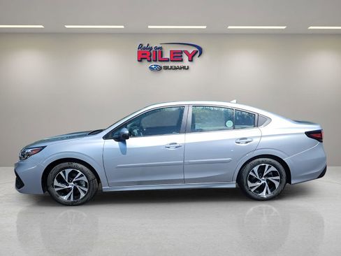Used 2025 Subaru Legacy Premium AWD/4WD image 2