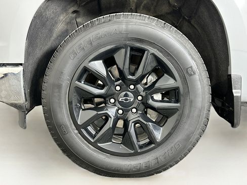 Used 2024 Chevrolet Silverado 1500 LT image 11