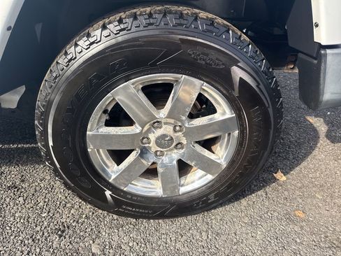 Used 2017 Jeep Wrangler Unlimited Sahara w/ Connectivity Group image 20